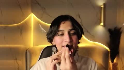 Snapshot of zoe_tp chatting on 11.25.25 Zoe online show from 11.25.25