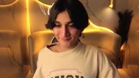 Snapshot of zoe_tp chatting on 11.27.25 Zoe online show from 11.27.25