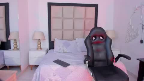 Snapshot of zoecarrter chatting on 10.02.25 Zoecarrter online show from 10.02.25