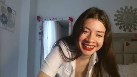 Snapshot of zoecruzz chatting on 03.08.25 ZOE online show from 03.08.25