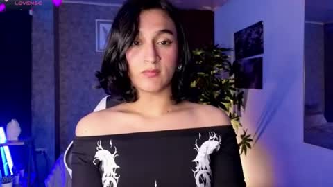 Snapshot of zoee_kiss_ chatting on 06.18.26 ZOE online show from 06.18.26