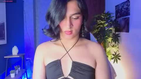 Snapshot of zoee_kiss_ chatting on 06.19.26 ZOE online show from 06.19.26