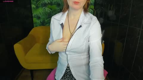 Snapshot of zoeeast chatting on 01.19.25 Zoe online show from 01.19.25
