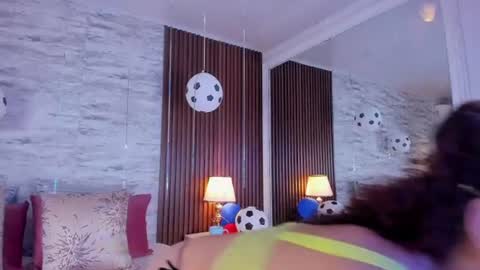 zoehiltonx online show from 07.06.26