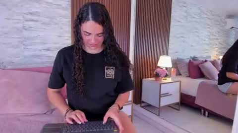 zoehiltonx online show from 07.17.26