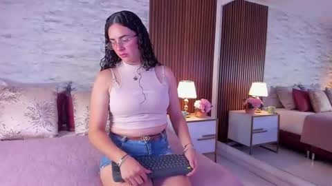 zoehiltonx online show from 07.18.26