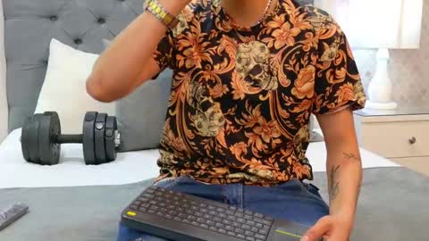 Zoe Krug online show from 11.13.25