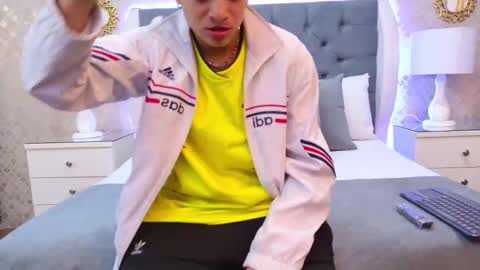 Zoe Krug online show from 11.18.25