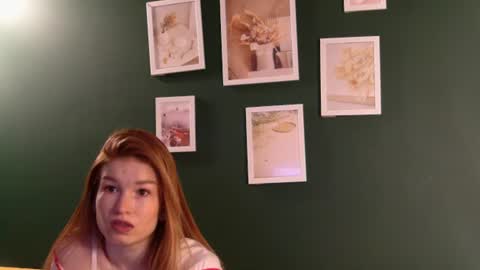 Snapshot of zoenymph chatting on 06.15.26 zoenymph online show from 06.15.26