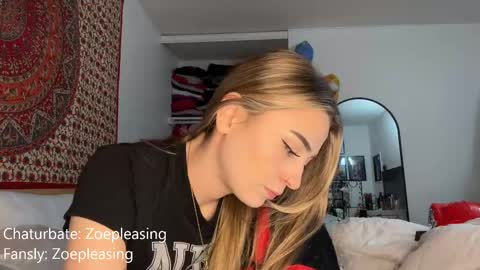 zoepleasing online show from 10.11.25