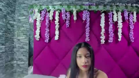 Snapshot of zoesmiitt chatting on 05.28.26 zoesmiitt online show from 05.28.26
