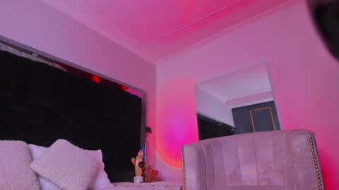 zoevidal_ online show from 01.15.25