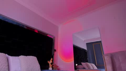 zoevidal_ online show from 01.17.25