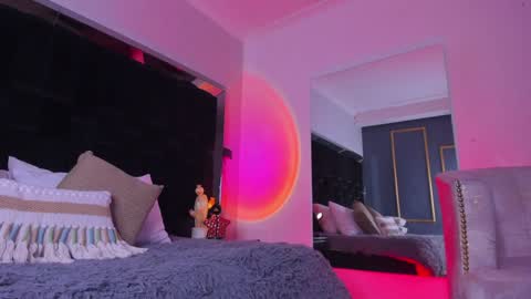 zoevidal_ online show from 02.06.25