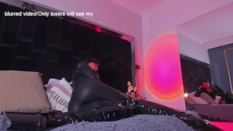 zoevidal_ online show from 02.13.25