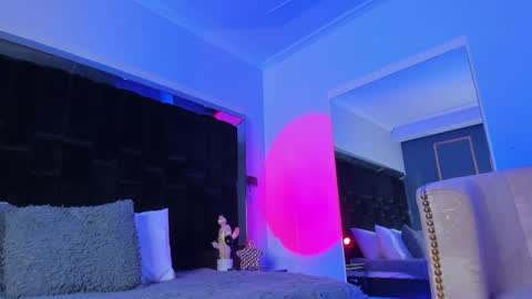 zoevidal_ online show from 03.07.25