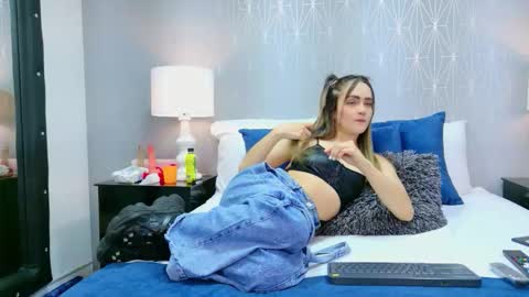 ZoeWilliis online show from 02.06.26