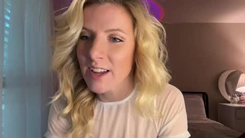 Zoeydanner online show from 12.02.24