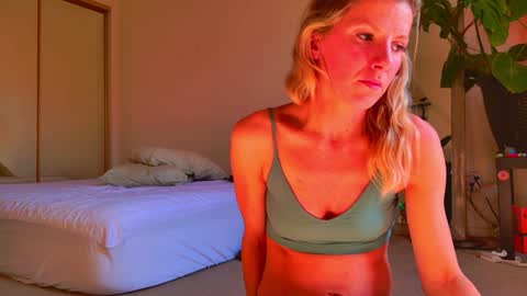 Zoeydanner online show from 01.13.25