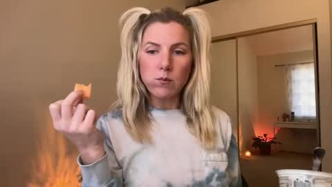 Zoeydanner online show from 01.21.25