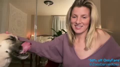 Zoeydanner online show from 02.06.25