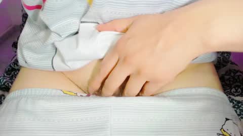 Snapshot of zooeybelair chatting on 03.04.25 Alicie online show from 03.04.25