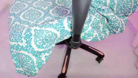 Snapshot of zooeybelair chatting on 03.04.25 Alicie online show from 03.04.25