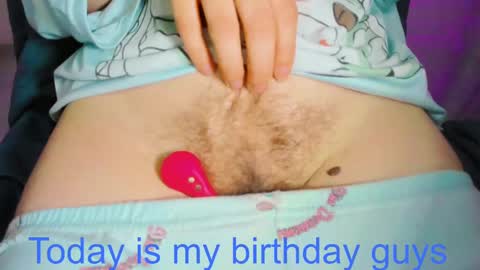 Snapshot of zooeybelair chatting on 03.08.25 Alicie online show from 03.08.25