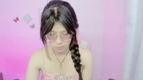 Snapshot of zooeybelair chatting on 10.02.25 Alicie online show from 10.02.25