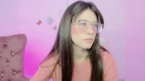 Snapshot of zooeybelair chatting on 10.09.25 Alicie online show from 10.09.25