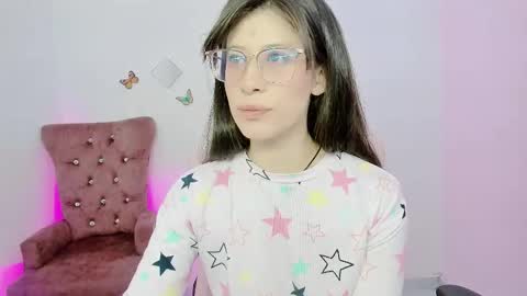 Snapshot of zooeybelair chatting on 10.14.25 Alicie online show from 10.14.25