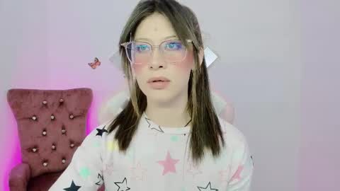 Snapshot of zooeybelair chatting on 10.18.25 Alicie online show from 10.18.25