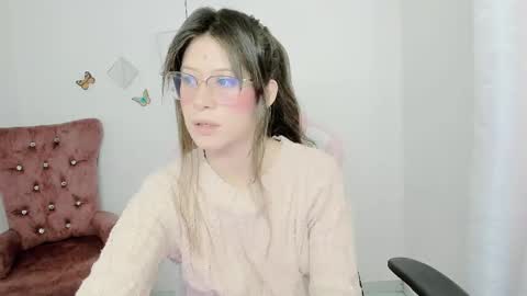 Snapshot of zooeybelair chatting on 10.23.25 Alicie online show from 10.23.25