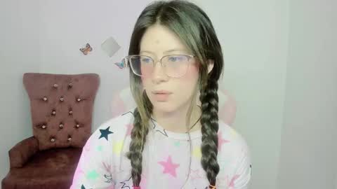 Snapshot of zooeybelair chatting on 11.07.25 Alicie online show from 11.07.25