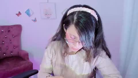 Snapshot of zooeybelair chatting on 11.15.25 Alicie online show from 11.15.25