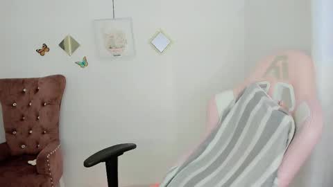 Snapshot of zooeybelair chatting on 11.24.25 Alicie online show from 11.24.25