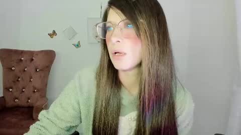 Snapshot of zooeybelair chatting on 12.01.25 Alicie online show from 12.01.25