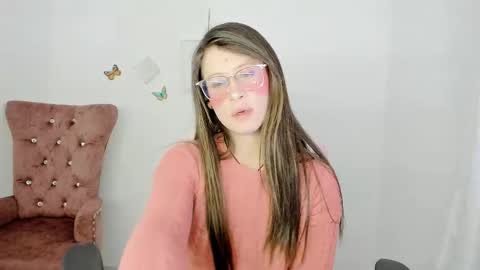 Snapshot of zooeybelair chatting on 12.03.25 Alicie online show from 12.03.25