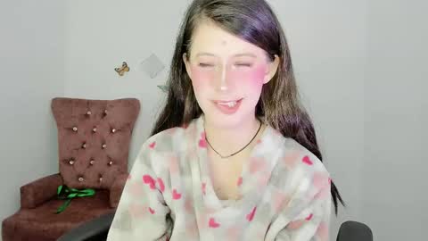 Snapshot of zooeybelair chatting on 12.14.25 Alicie online show from 12.14.25