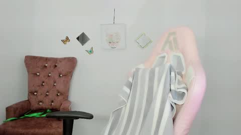 Snapshot of zooeybelair chatting on 12.15.25 Alicie online show from 12.15.25