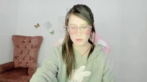 Snapshot of zooeybelair chatting on 12.17.25 Alicie online show from 12.17.25