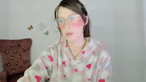 Snapshot of zooeybelair chatting on 12.23.25 Alicie online show from 12.23.25