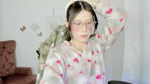 Snapshot of zooeybelair chatting on 01.07.26 Alicie online show from 01.07.26