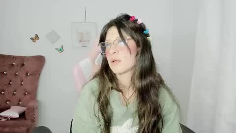 Snapshot of zooeybelair chatting on 02.07.26 Alicie online show from 02.07.26