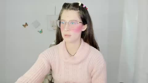 Snapshot of zooeybelair chatting on 02.11.26 Alicie online show from 02.11.26