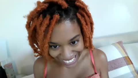 Snapshot of zoravoyce chatting on 10.26.25 Treasure Golden online show from 10.26.25