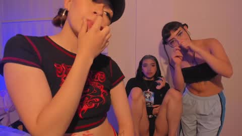 Snapshot of zowi_hottiee chatting on 12.11.24 cintya kors online show from 12.11.24