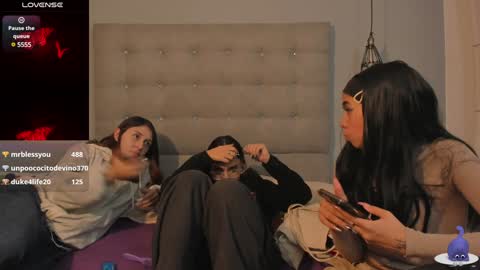 Snapshot of zowi_hottiee chatting on 12.20.24 cintya kors online show from 12.20.24
