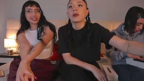 Snapshot of zowi_hottiee chatting on 01.03.25 cintya kors online show from 01.03.25