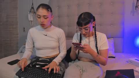 Snapshot of zowi_hottiee chatting on 01.08.25 cintya kors online show from 01.08.25